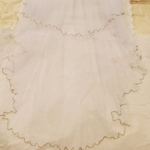 2 tier fingertip veil w/ silver beading edge
